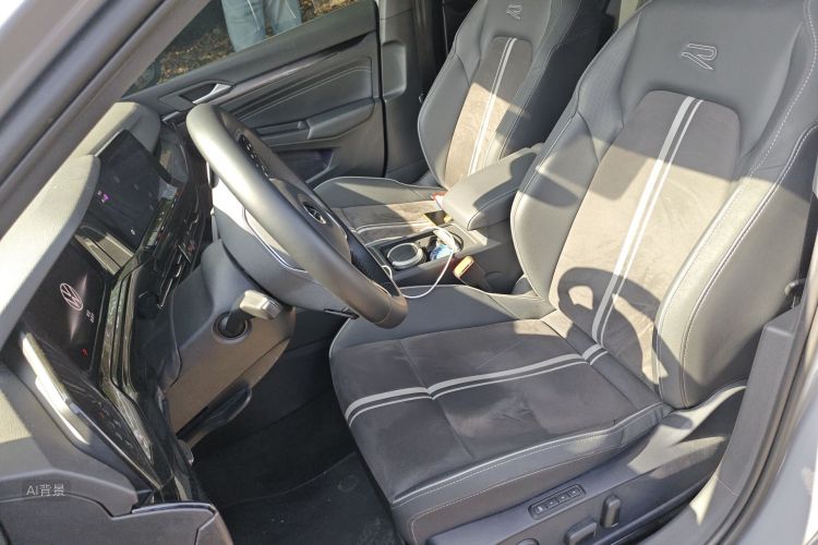 Volkswagen Golf 2023 imagen de coche #17