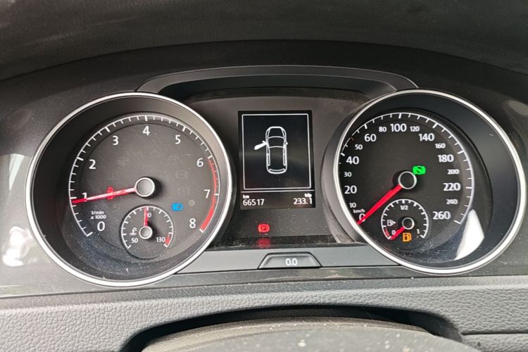 Volkswagen Golf 2019 car image #12