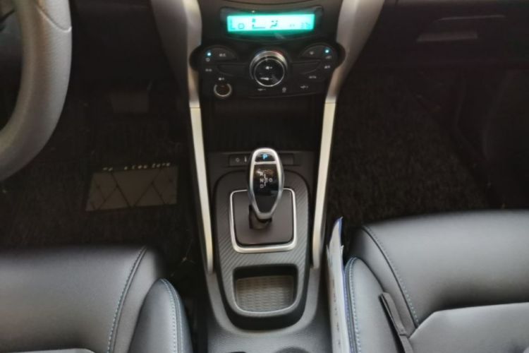 BYD Yuan New Energy 2019 immagine di auto #14