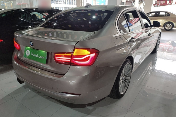 BMW 3 Series 2018 car image #7