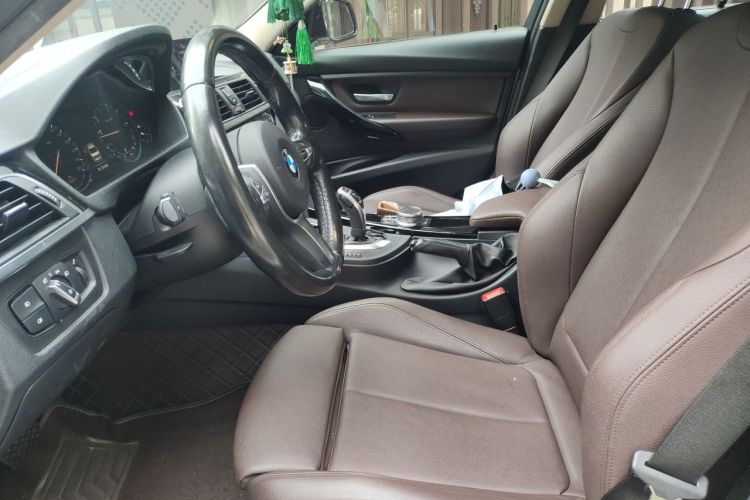 BMW 3 Series 2018 car image #19