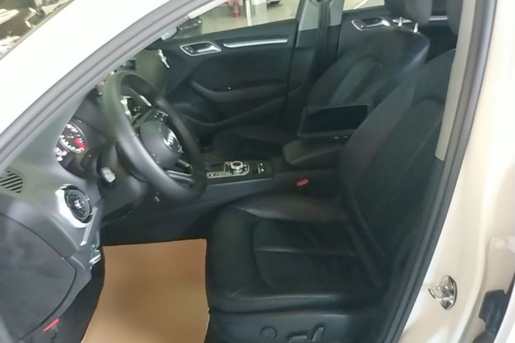 Audi A3 2019 immagine di auto #15