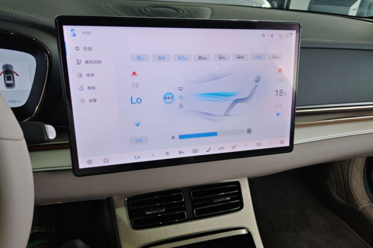 BYD Han 2025 car image #13