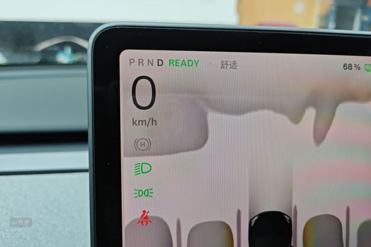 Tesla Model Y 2023 car image #13