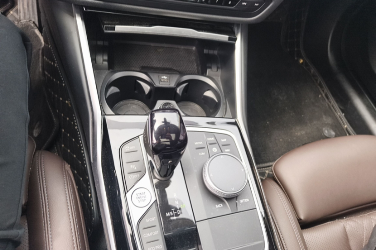 BMW 3 Series 2022 صورة سيارة #11