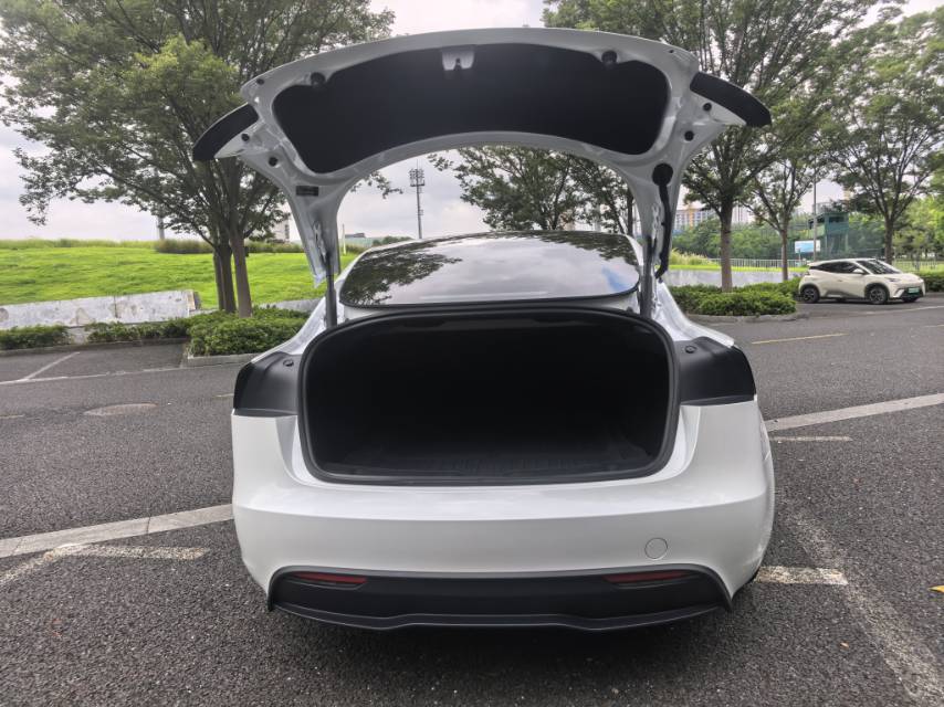 Tesla Model 3 2025 car image #9