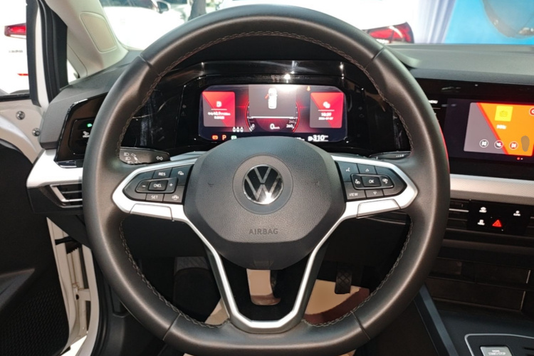 Volkswagen Golf 2024 car image #11