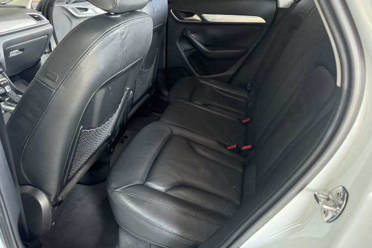 Audi Q3 2015 car image #17