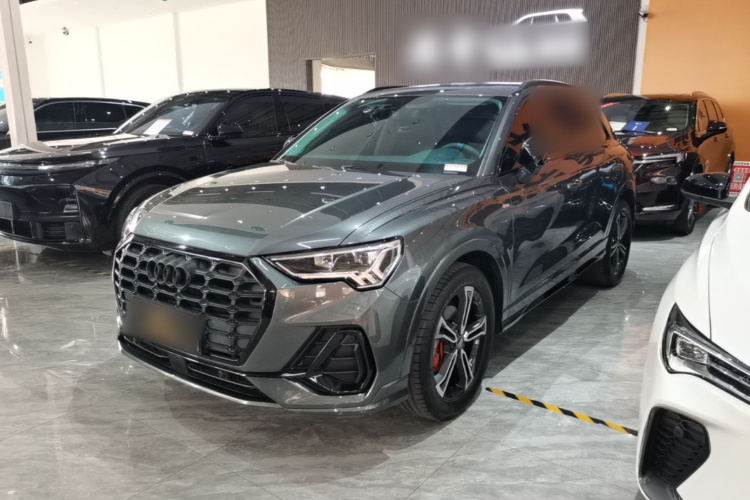Audi Q3 2020 car image #2