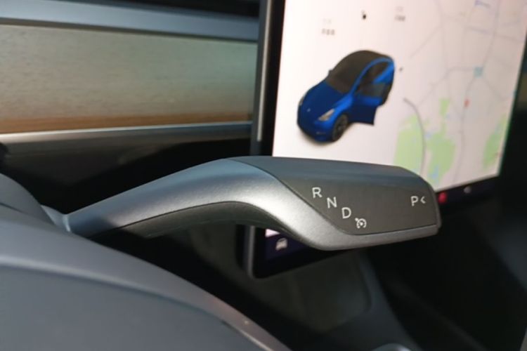 Tesla Model Y 2021 #14 Tesla Model Y 2021 car image #14