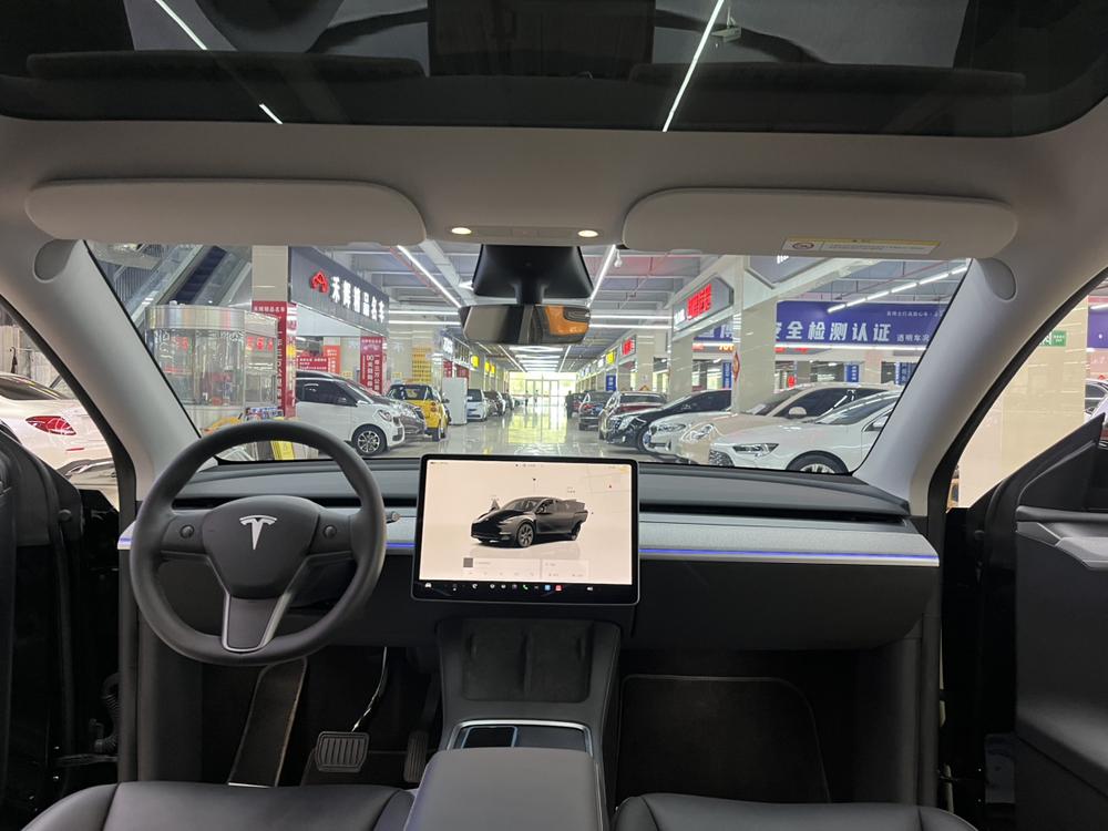 Tesla Model Y 2024 #14 Tesla Model Y 2024 car image #14