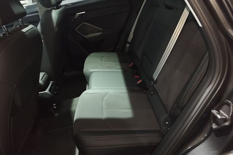 Audi Q3 2023 car image #17