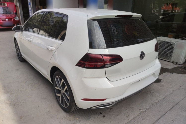Volkswagen Golf 2018 car image #5
