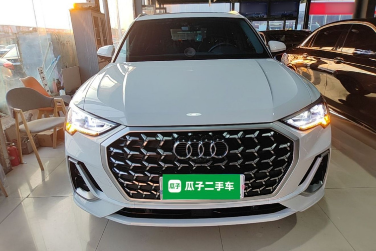 Audi Q3 2024 car image #3