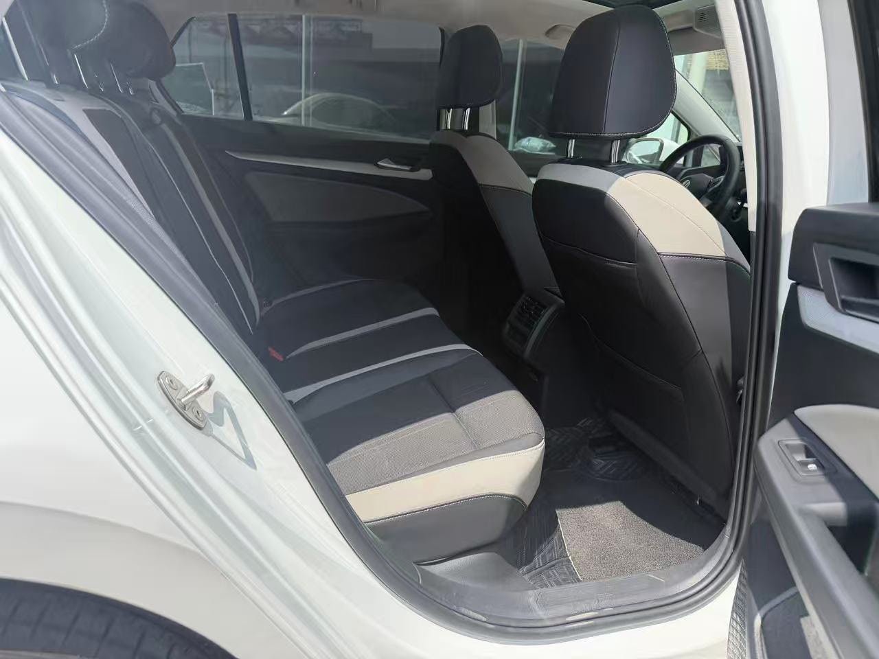 Volkswagen Golf 2022 car image #7