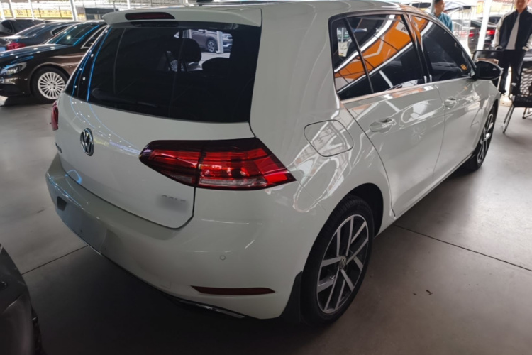 Volkswagen Golf 2020 car image #4