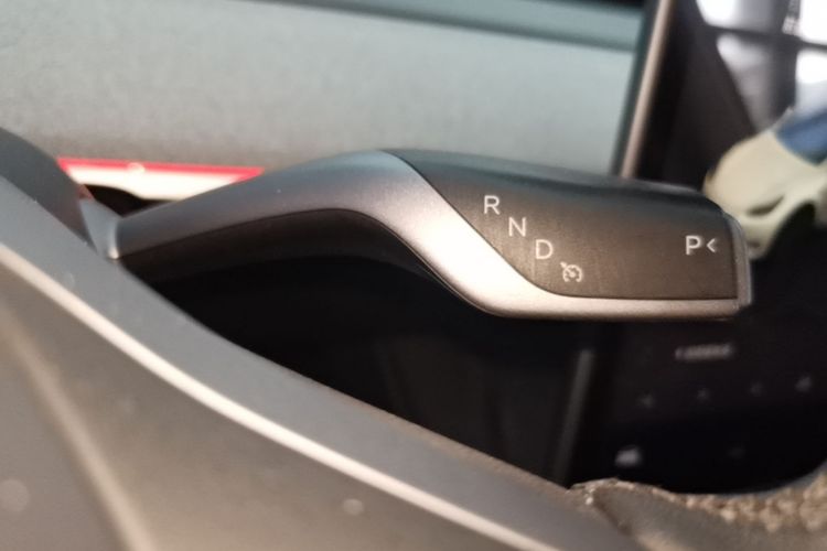 Tesla Model Y 2024 #14 Tesla Model Y 2024 car image #14