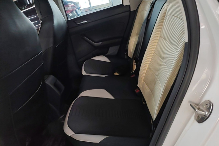 Volkswagen Polo 2021 car image #17