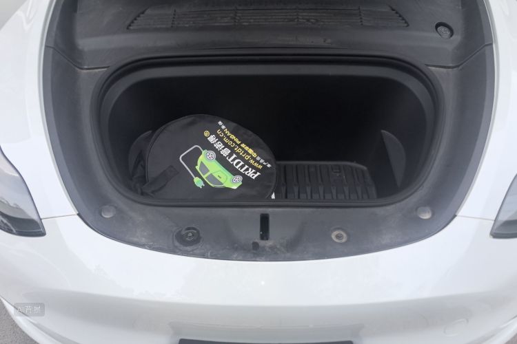 Tesla Model Y 2021 car image #22