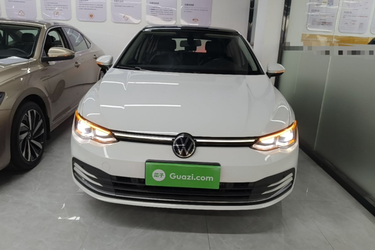 Volkswagen Golf 2023 صورة سيارة #3