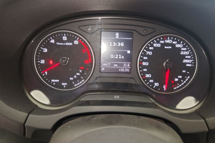 Audi A3 2018 car image #12