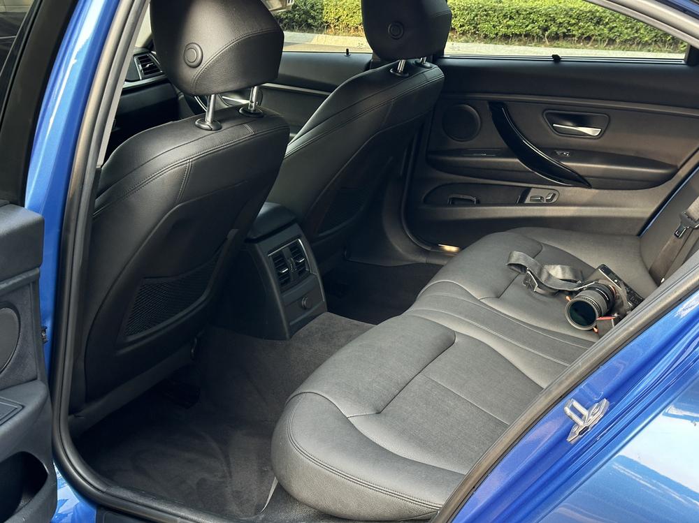 BMW 3 Series 2018 car image #17