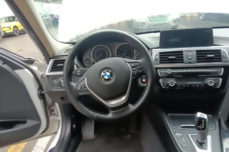 BMW 3 Series 2019 #12 BMW 3 Series 2019 car image #12