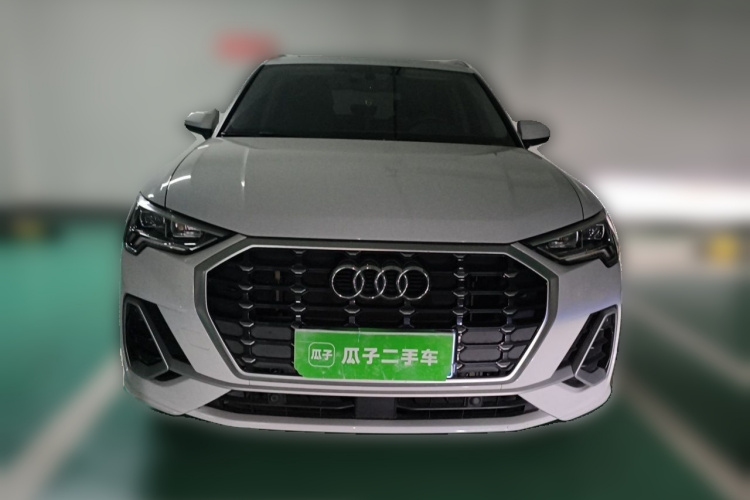Audi Q3 2022 car image #3