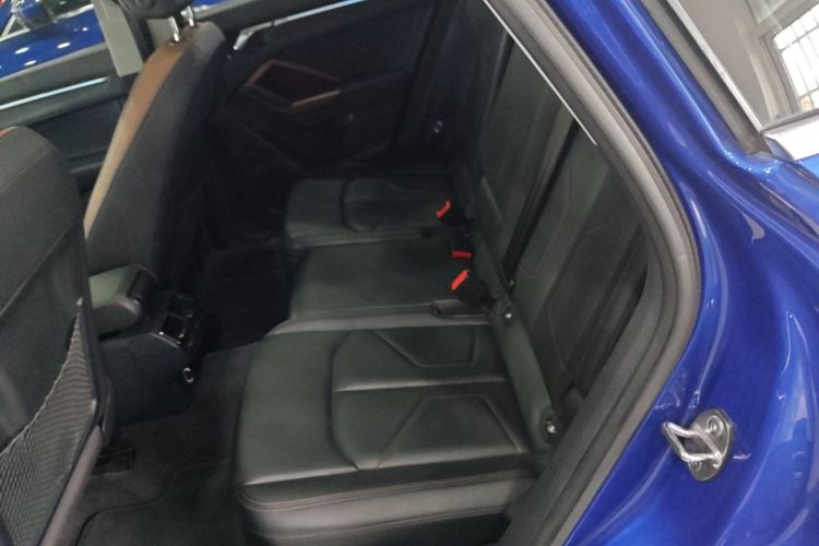 Audi Q3 2019 car image #13