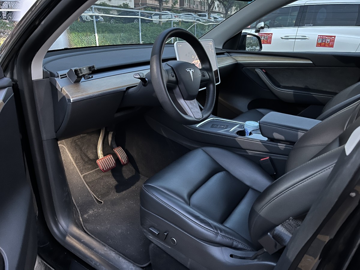 Tesla Model Y 2022 car image #4