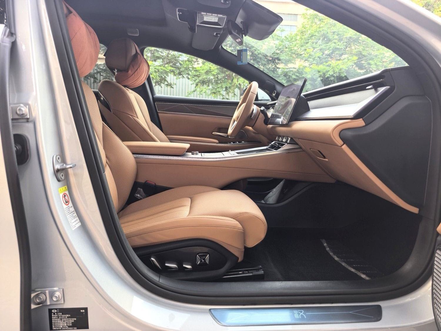 BYD HanL 2025 car image #10