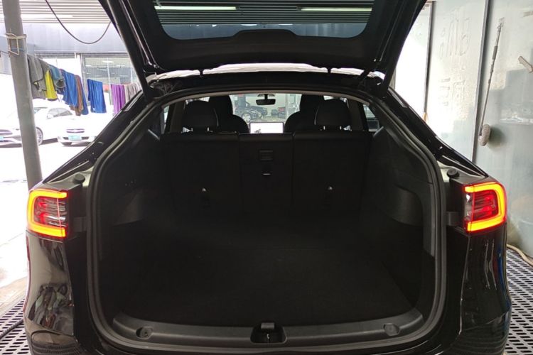 Tesla Model Y 2021 car image #21