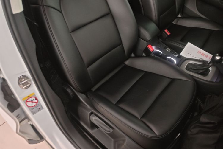 Audi Q3 2014 car image #24