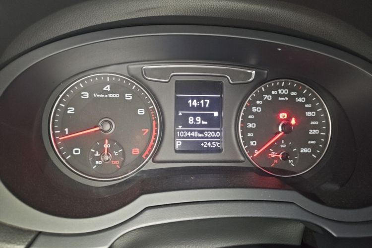 Audi Q3 2017 car image #12