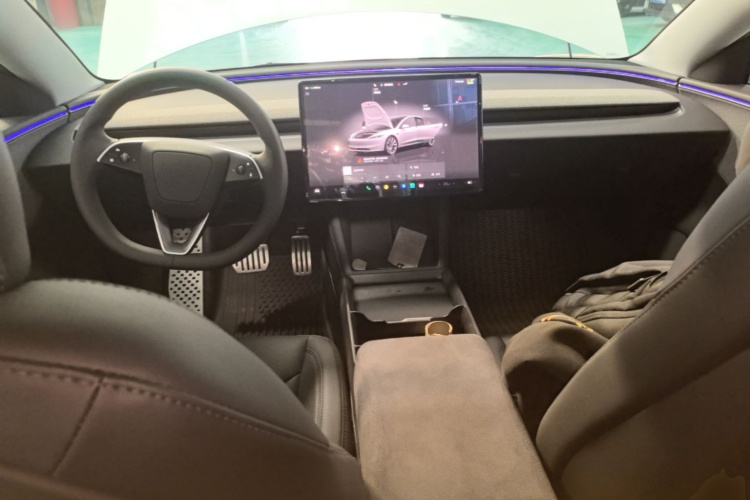 Tesla Model 3 2026 imagen de coche #11