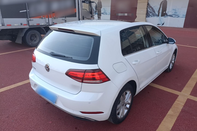 Volkswagen Golf 2018 car image #5