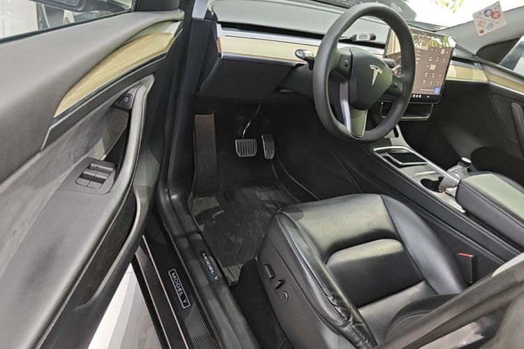 Tesla Model Y 2022 #16 Tesla Model Y 2022 car image #16