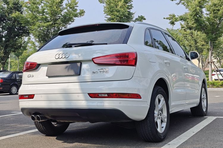 Audi Q3 2018 car image #7