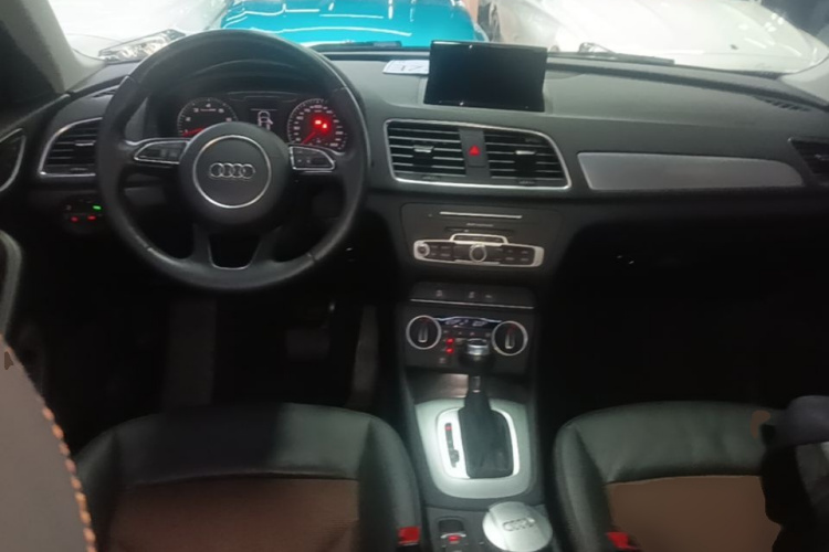 Audi Q3 2017 car image #10