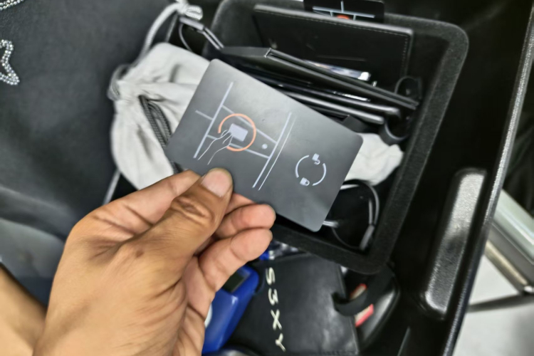 Tesla Model 3 2023 immagine di auto #9