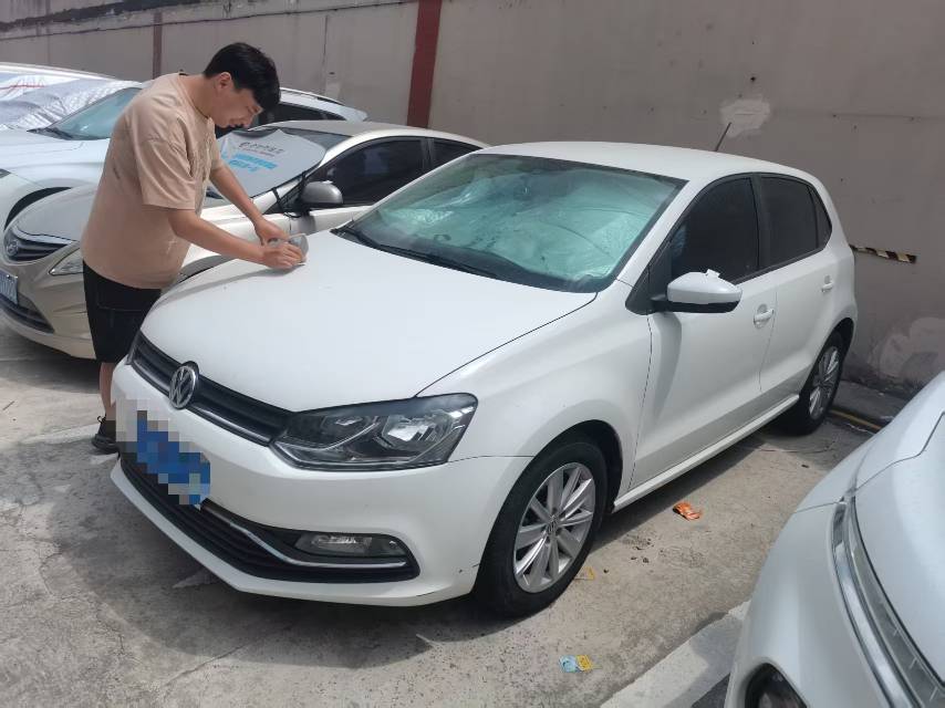 Volkswagen Polo 2015 car image 