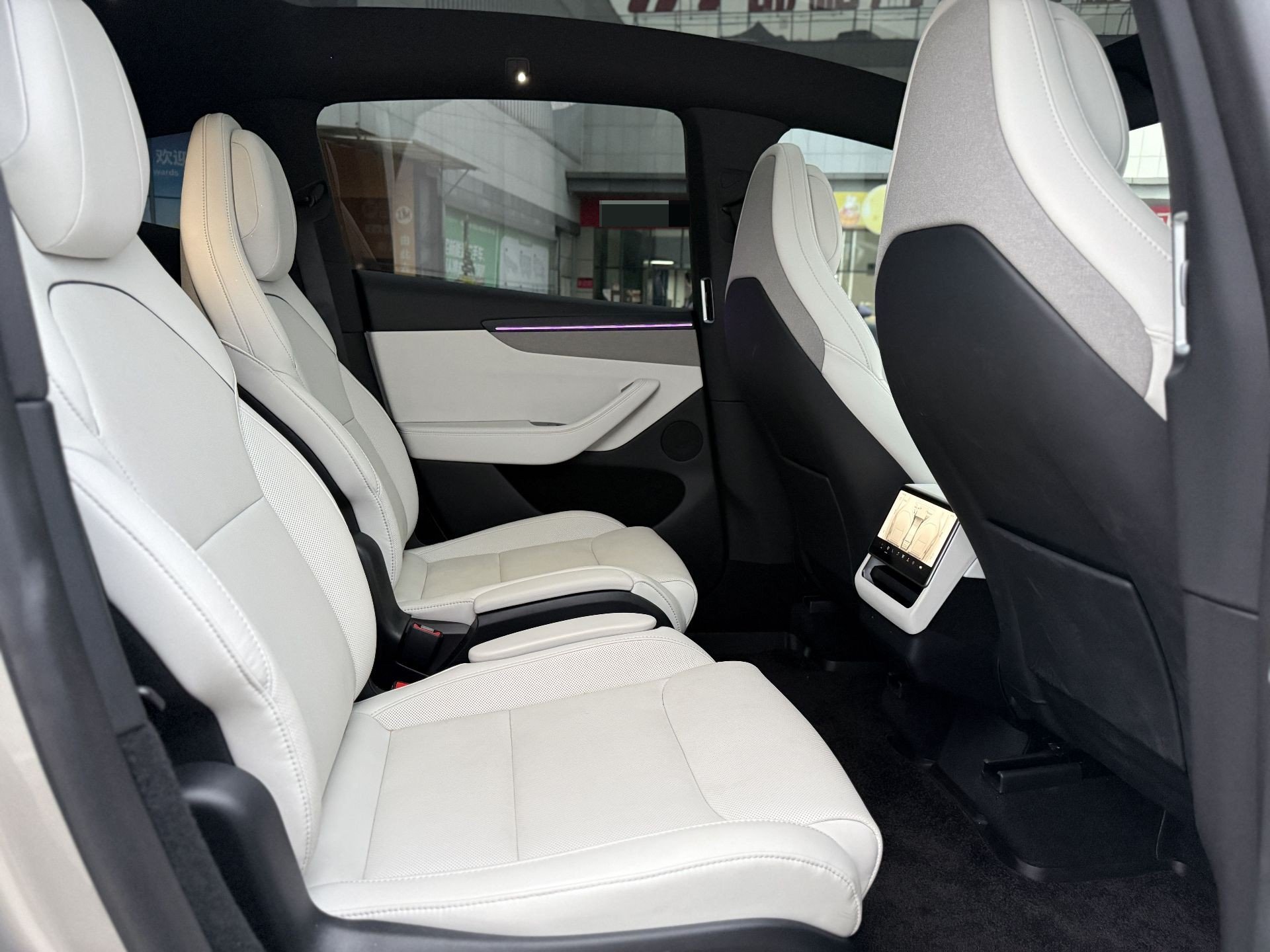 Tesla Model Y L 2026 #11 Tesla Model Y L 2026 immagine di auto #11