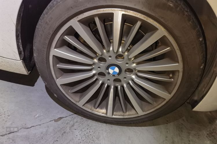 BMW 3 Series 2019 car image #9