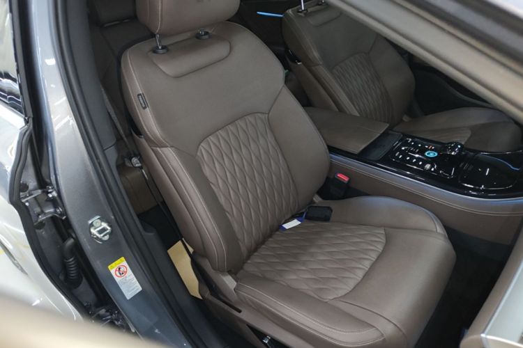 BYD Han 2023 car image #24
