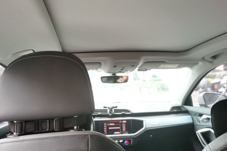 Audi Q3 2021 car image #20