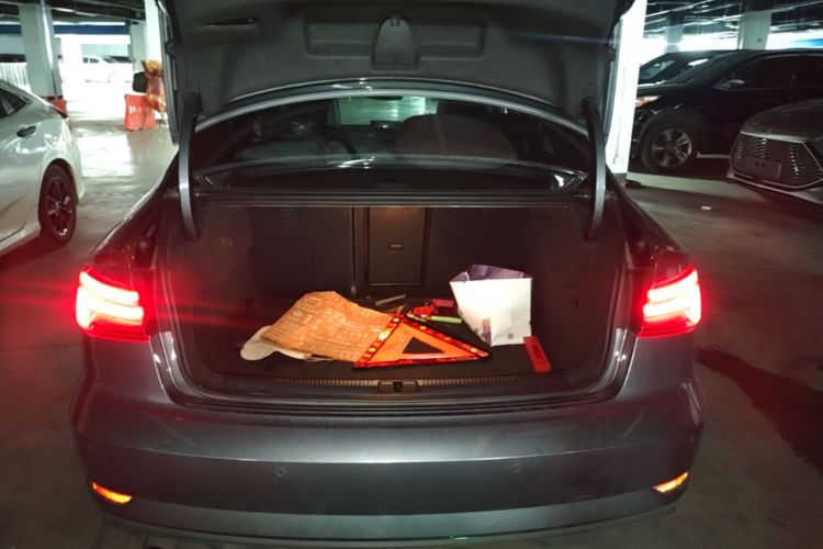 Audi A3 2018 car image #19