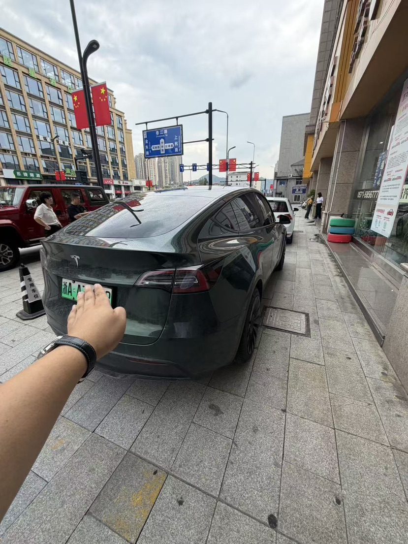 Tesla Model Y 2022 immagine di auto #5