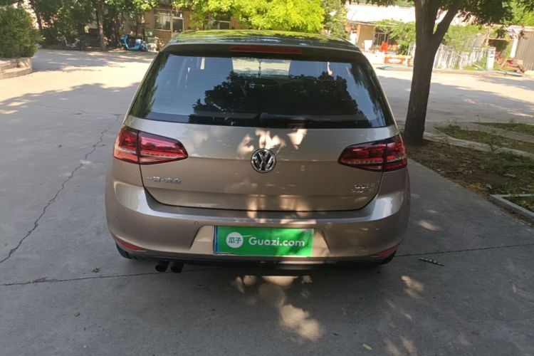 Volkswagen Golf 2017 car image #6