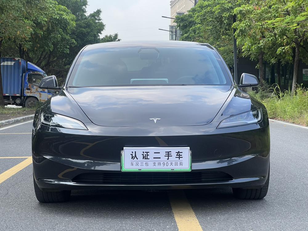 Tesla Model 3 2025 car image #2