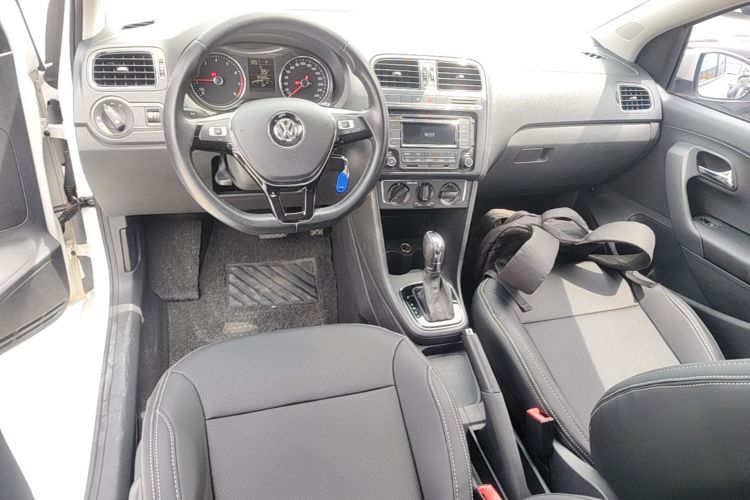 Volkswagen Polo 2016 car image #10
